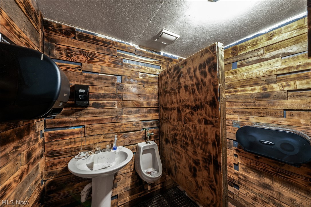 3306 Salem Warren Road Warren OH 44481