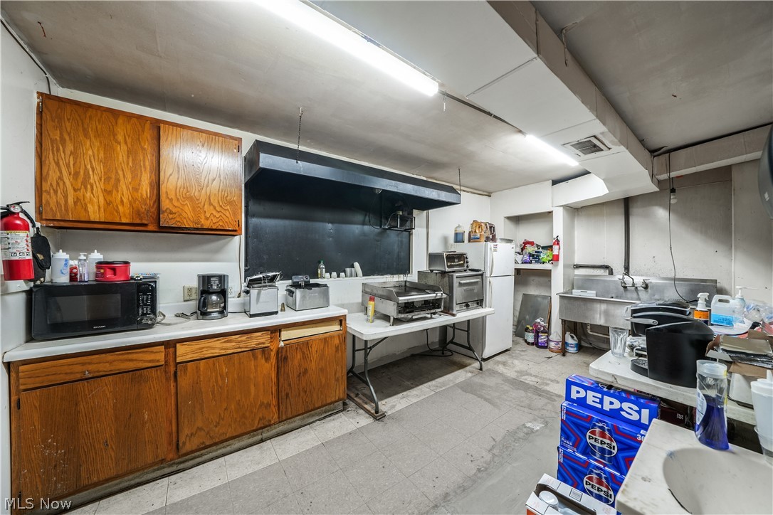 3306 Salem Warren Road Warren OH 44481