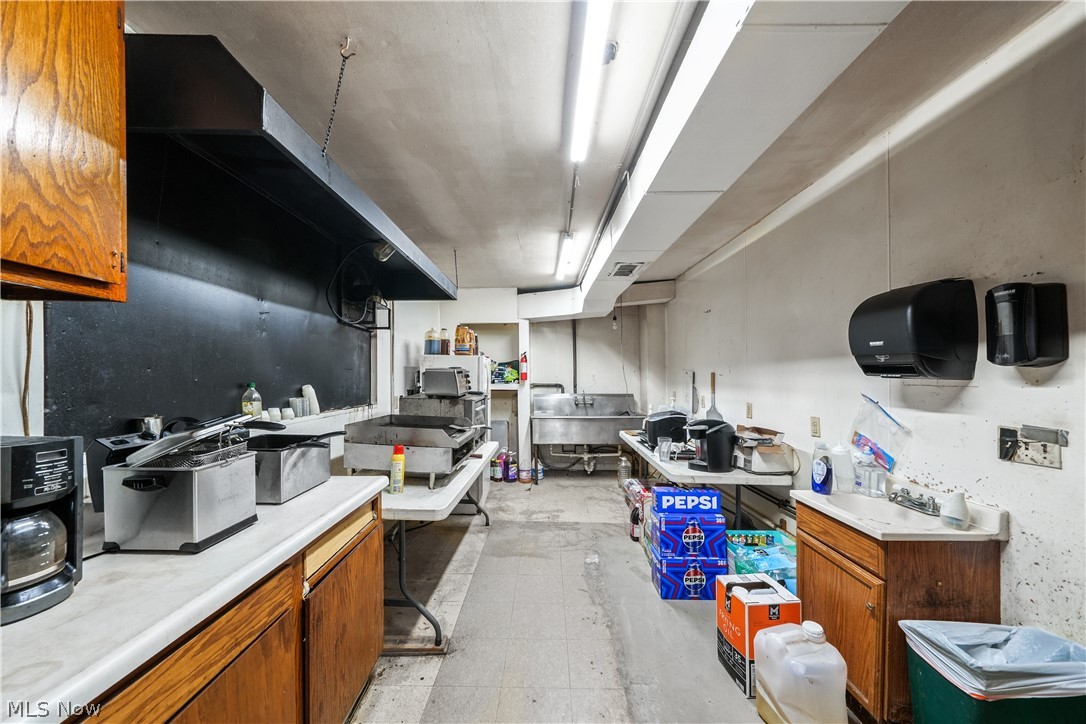 3306 Salem Warren Road Warren OH 44481
