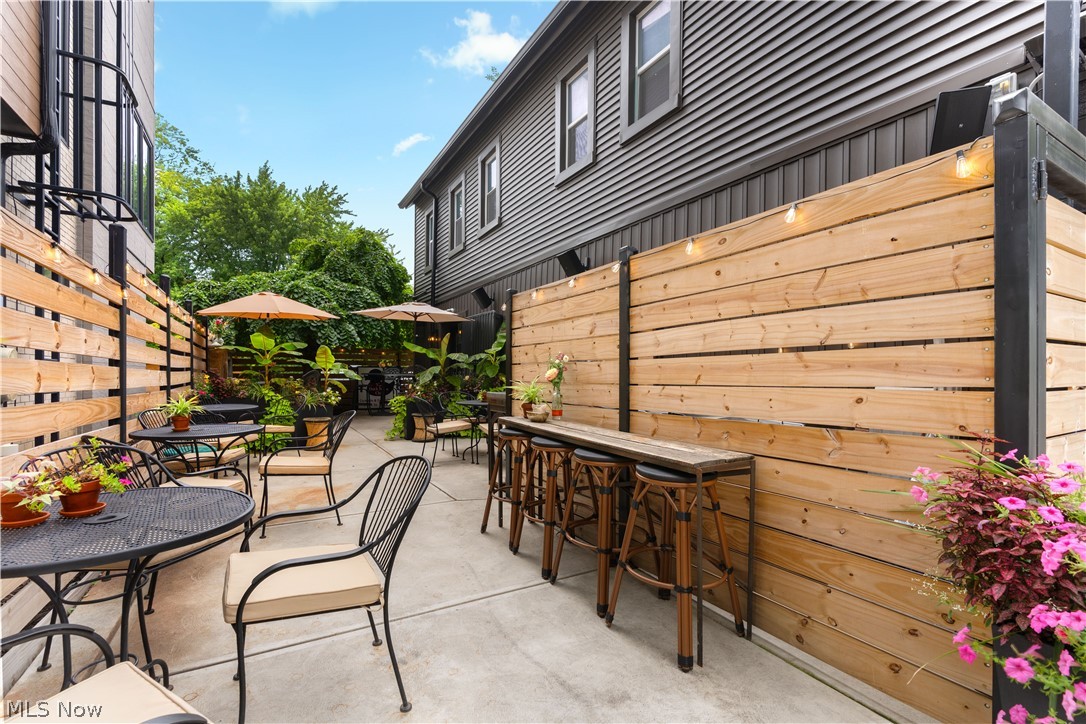 2102 Freeman Avenue Cleveland OH 44113