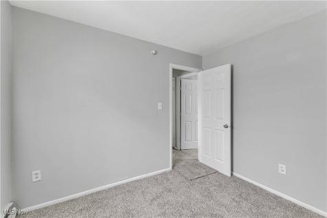 16703 Harvard Avenue Cleveland OH 44128