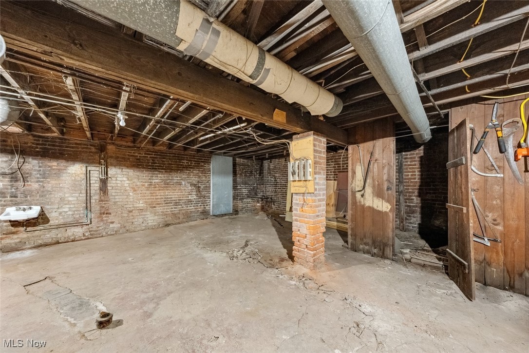 6516 Saint Clair Avenue Cleveland OH 44103