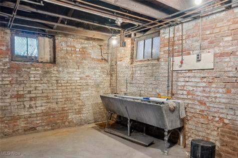 6516 Saint Clair Avenue Cleveland OH 44103