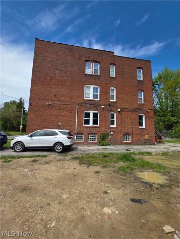 1381 E 84 Street Cleveland OH 44103