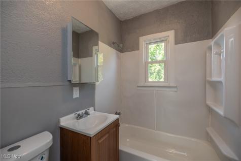 1412 West Avenue Elyria OH 44035