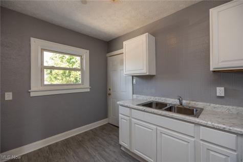 1412 West Avenue Elyria OH 44035