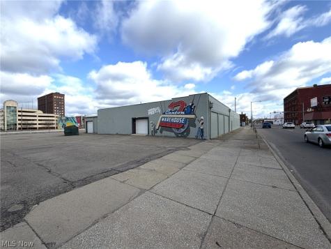 221 Cherry Avenue NE Canton OH 44702