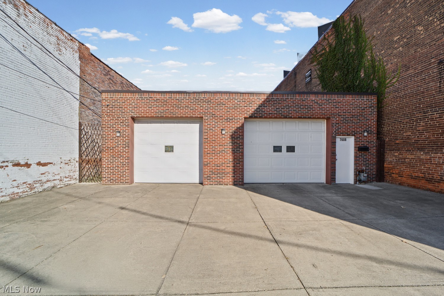7608 Lake Avenue Cleveland OH 44102