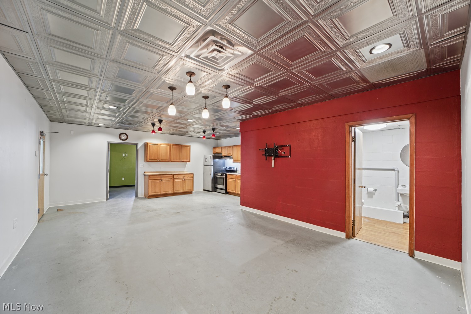 7608 Lake Avenue Cleveland OH 44102