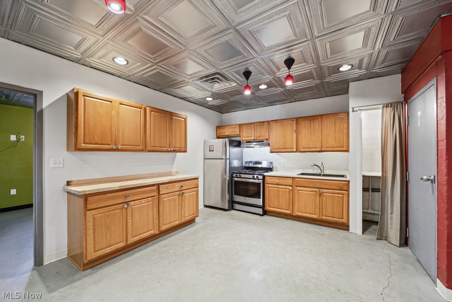 7608 Lake Avenue Cleveland OH 44102