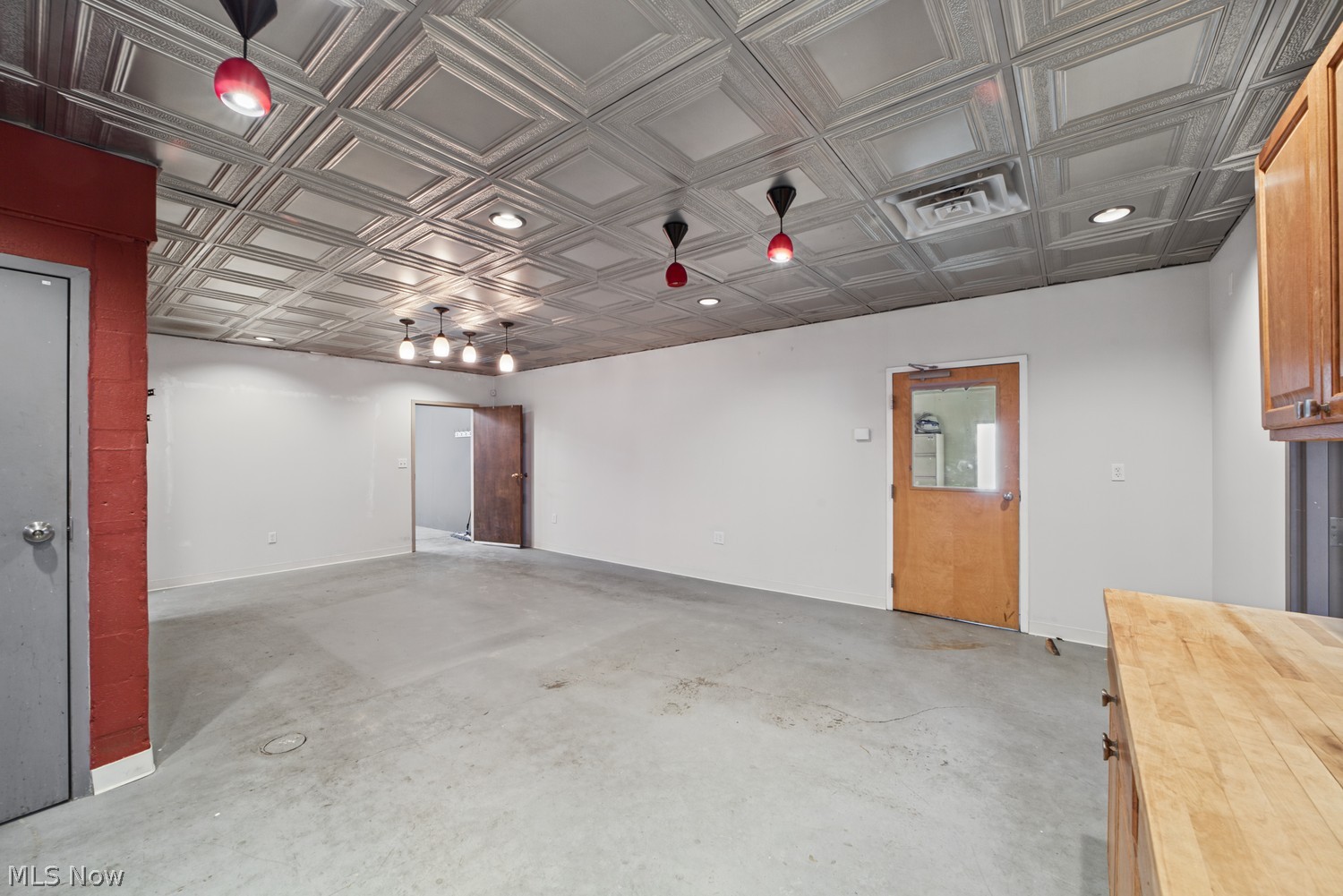 7608 Lake Avenue Cleveland OH 44102