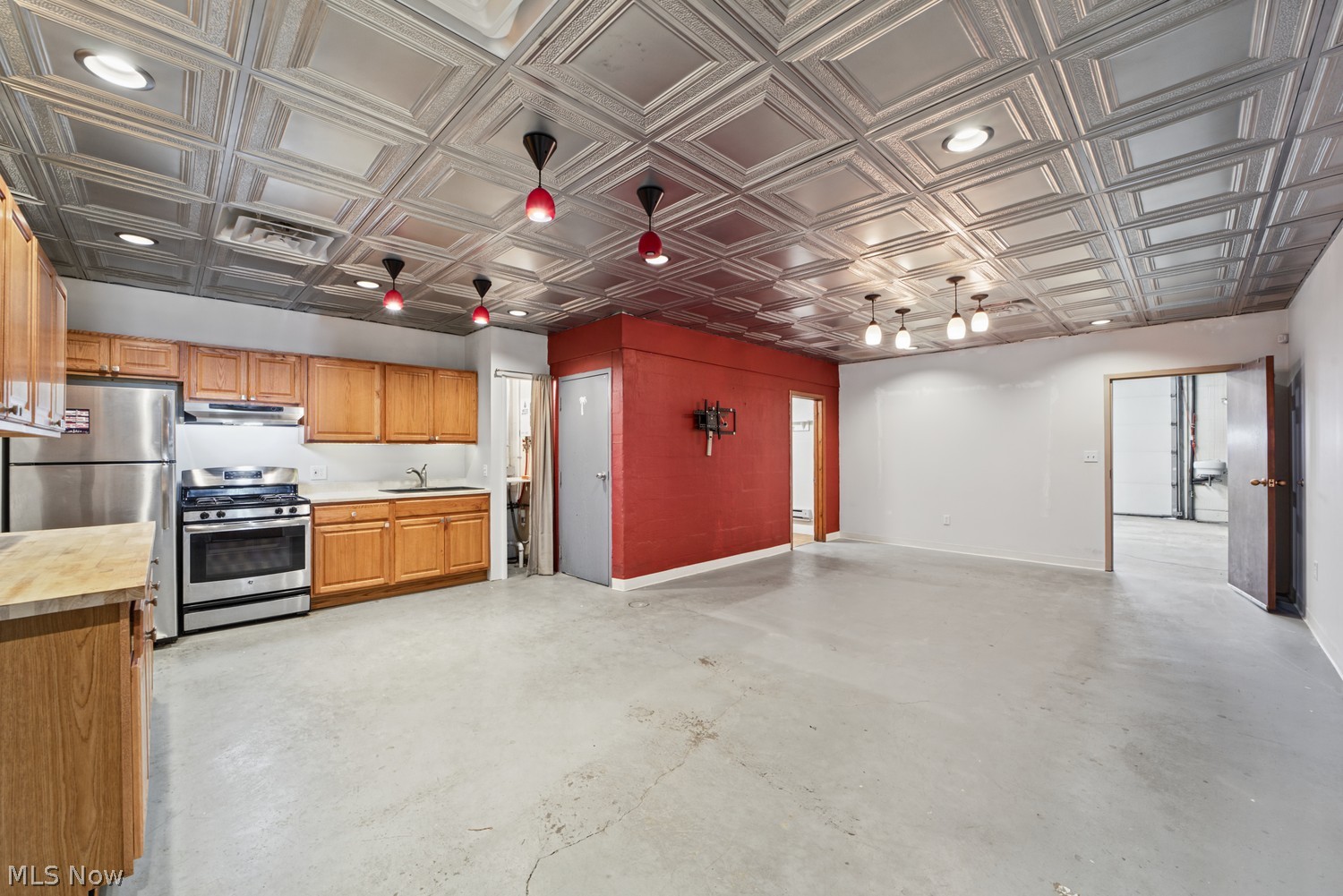 7608 Lake Avenue Cleveland OH 44102