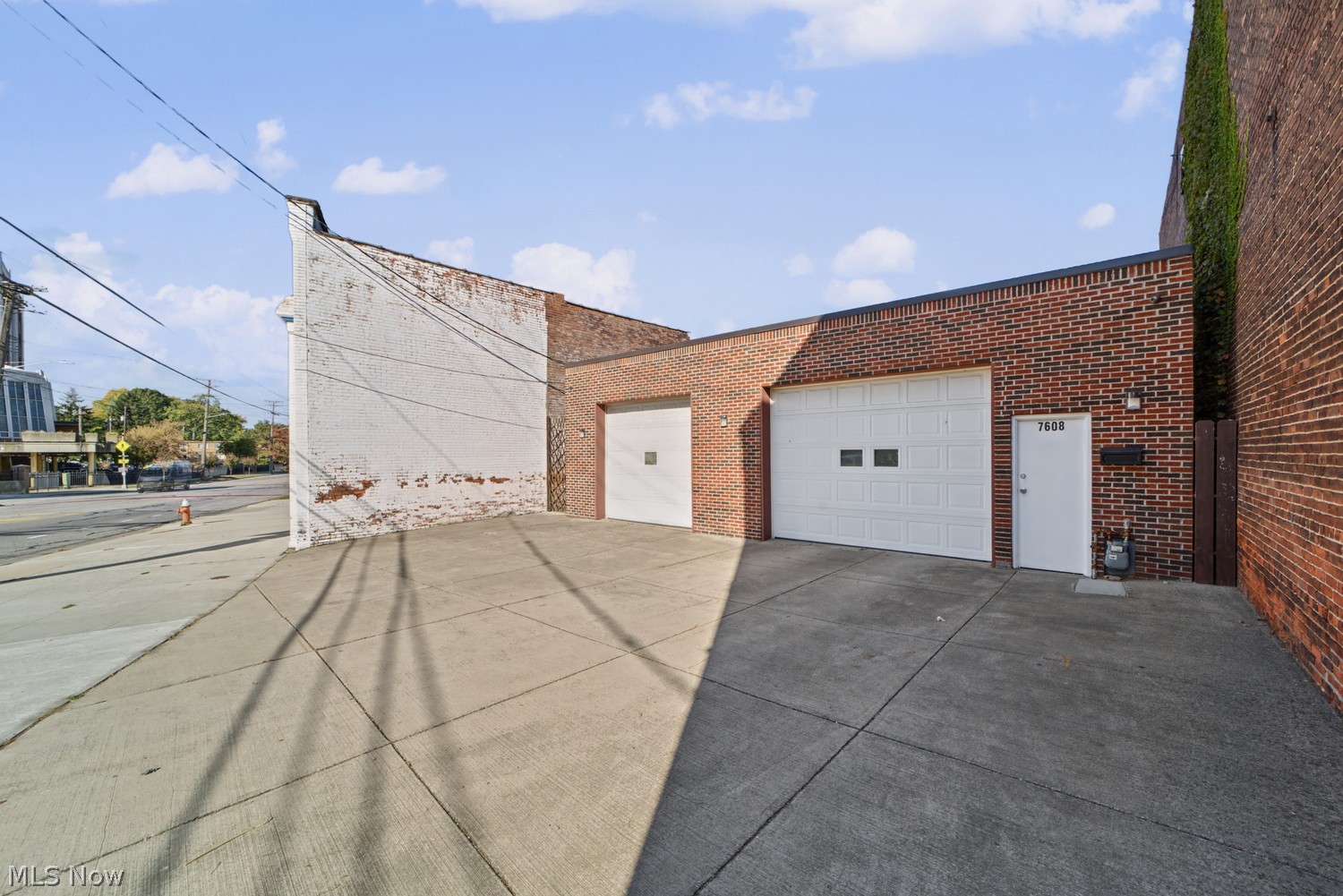 7608 Lake Avenue Cleveland OH 44102