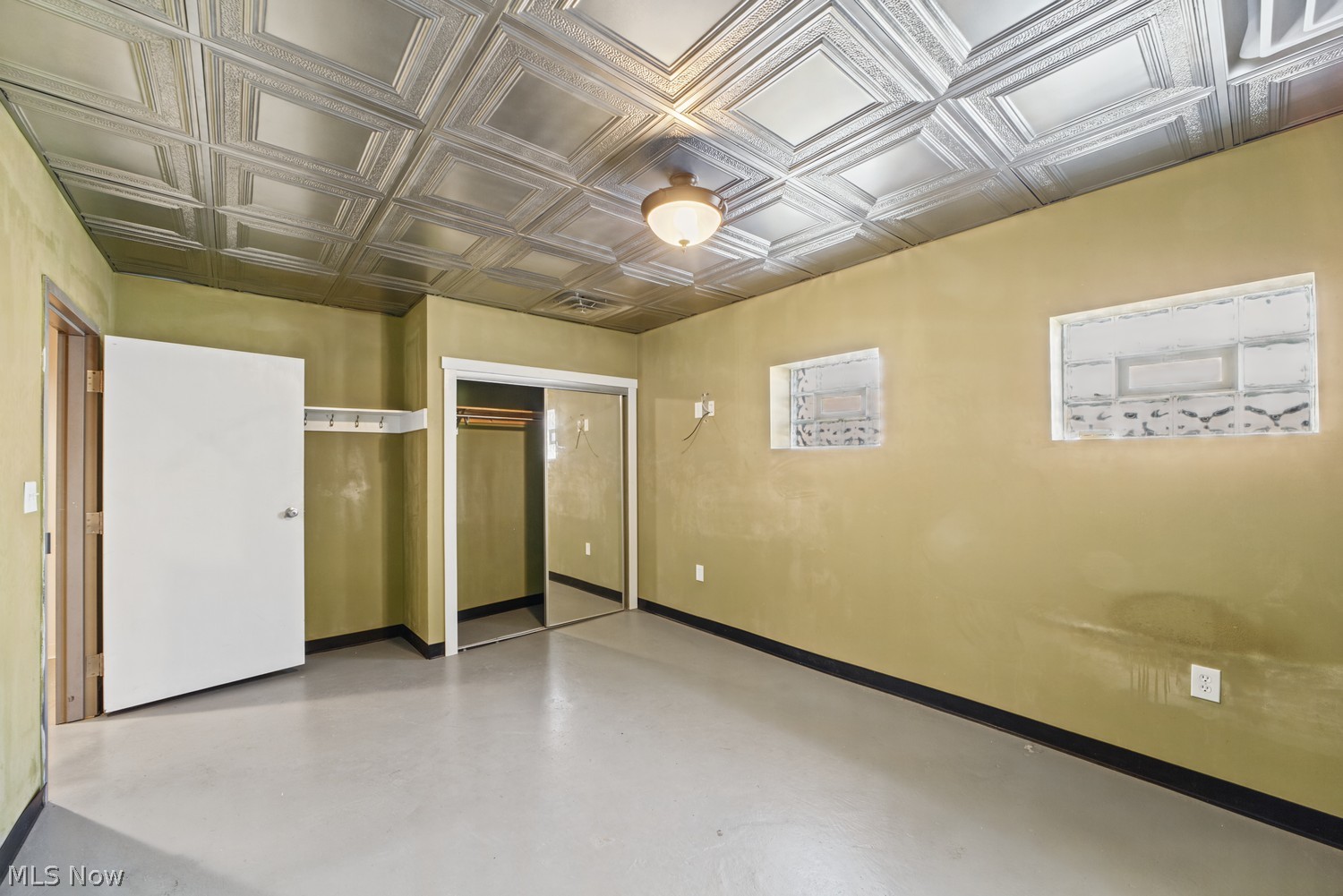 7608 Lake Avenue Cleveland OH 44102