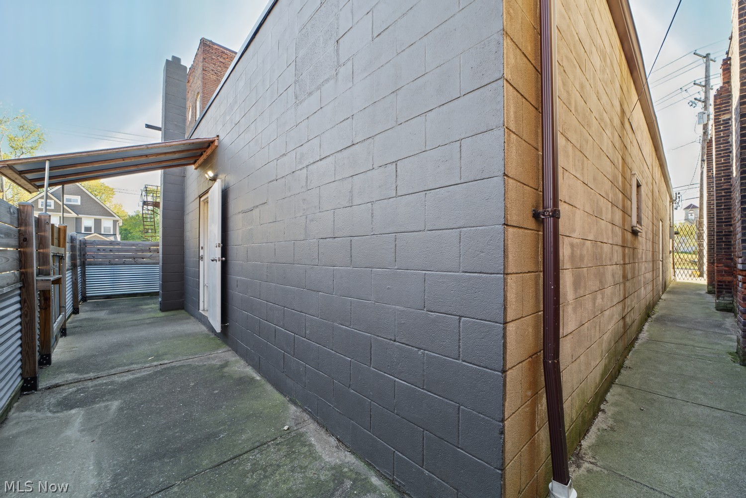 7608 Lake Avenue Cleveland OH 44102