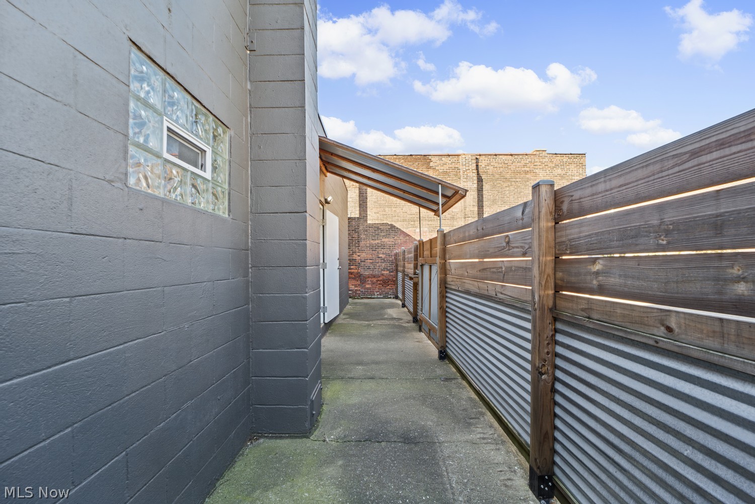 7608 Lake Avenue Cleveland OH 44102