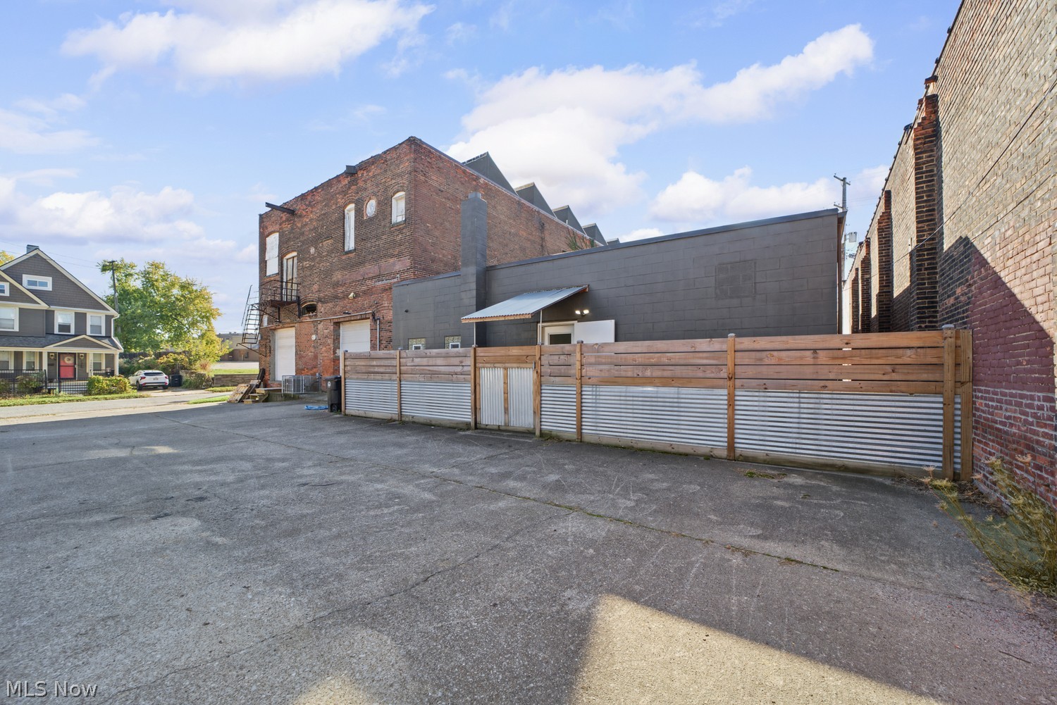 7608 Lake Avenue Cleveland OH 44102