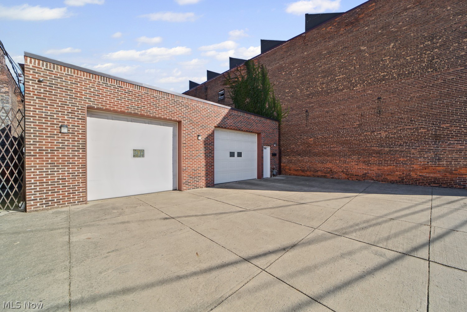 7608 Lake Avenue Cleveland OH 44102