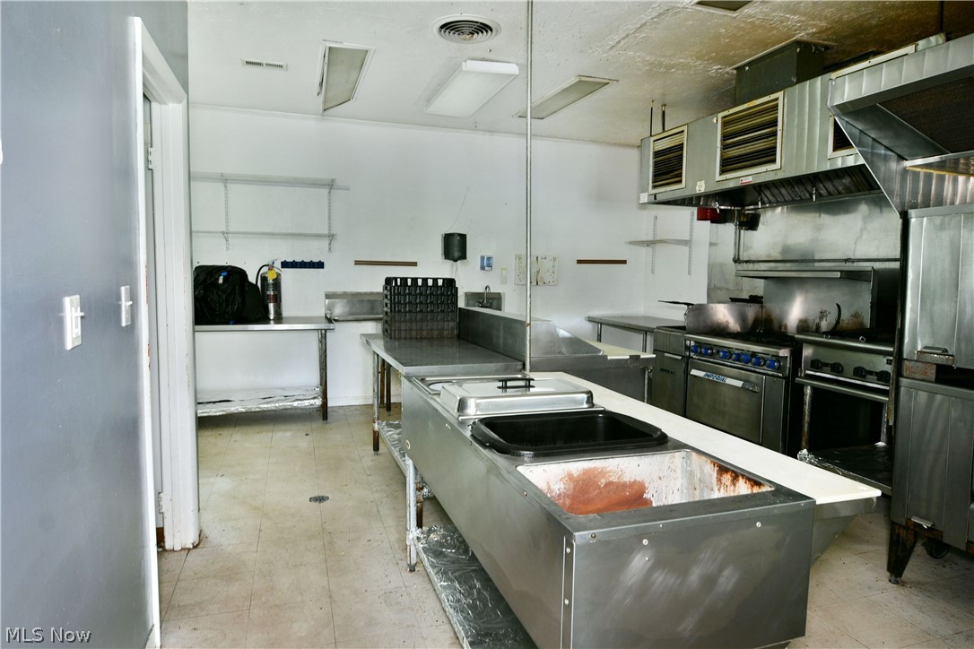 1500 Carson Salt Springs Road Warren OH 44481