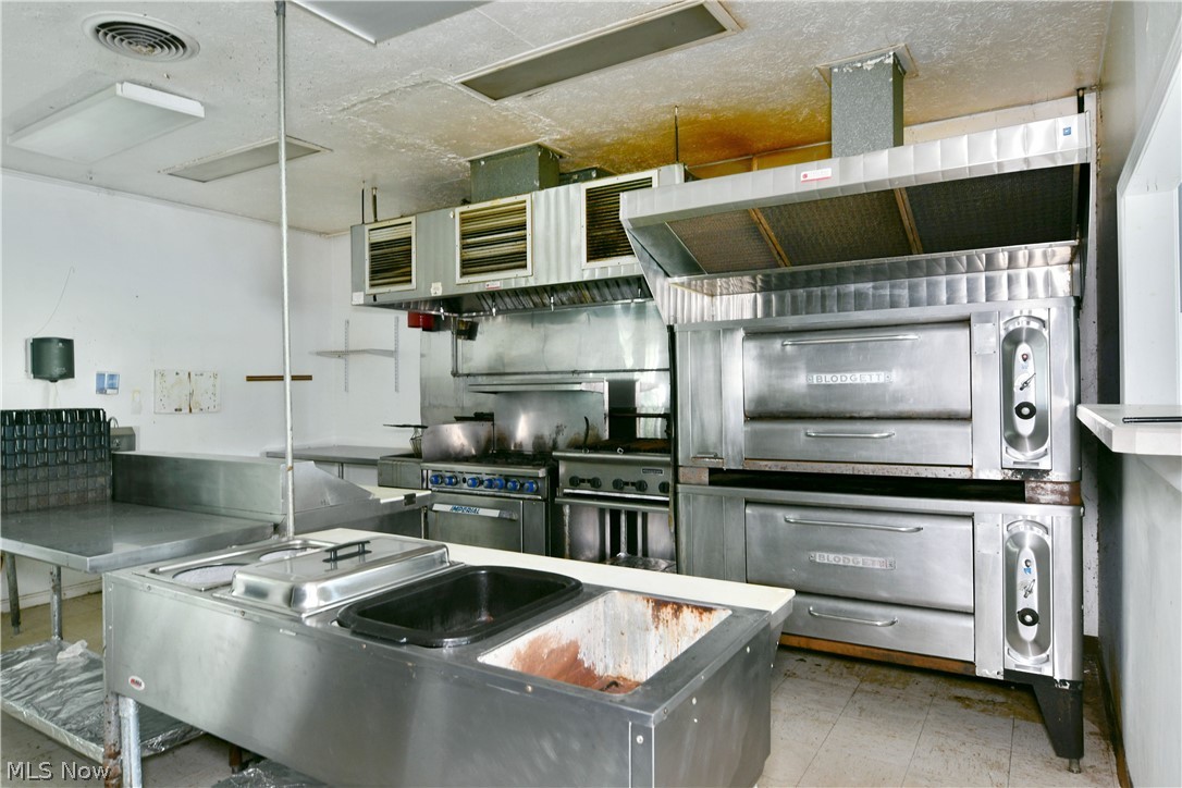 1500 Carson Salt Springs Road Warren OH 44481