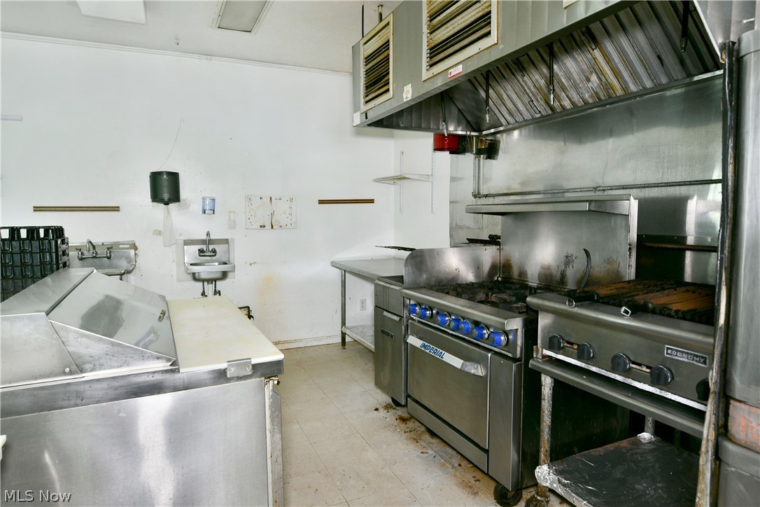 1500 Carson Salt Springs Road Warren OH 44481