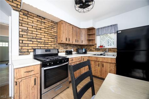 1740 Anton Street Akron OH 44320
