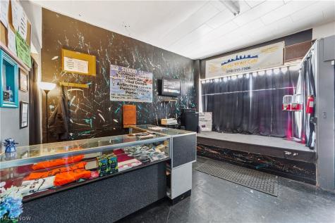 608 E 185th Euclid OH 44119