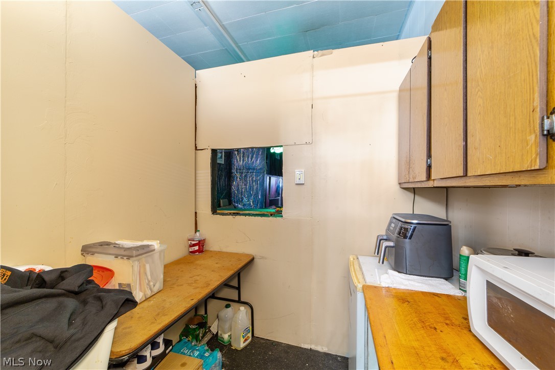 608 E 185th Cleveland OH 44119