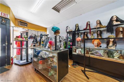 608 E 185th Euclid OH 44119