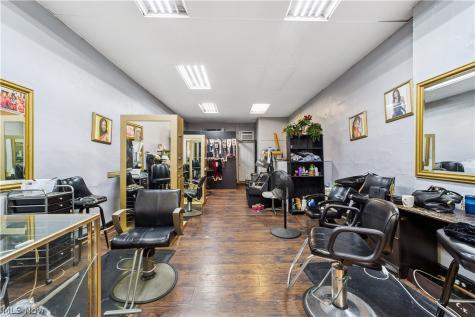 608 E 185th Euclid OH 44119