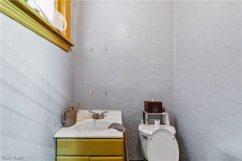 608 E 185th Euclid OH 44119