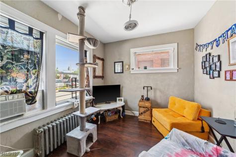 608 E 185th Euclid OH 44119
