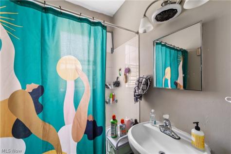 608 E 185th Euclid OH 44119