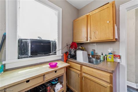 608 E 185th Euclid OH 44119