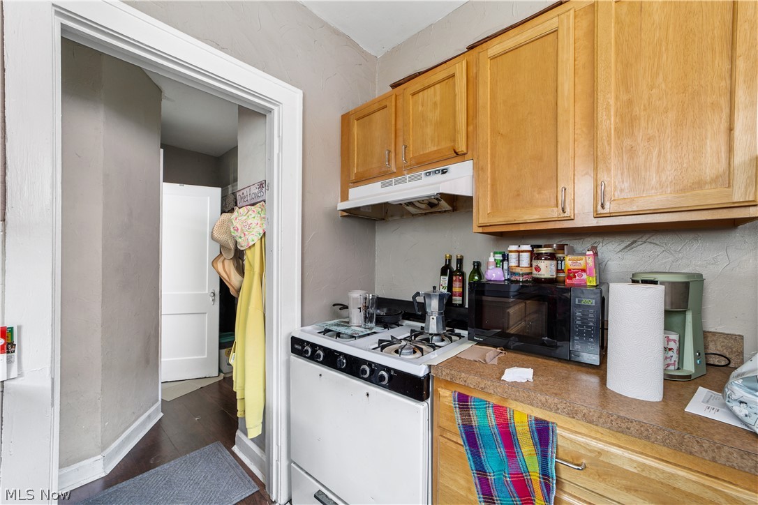 608 E 185th Cleveland OH 44119