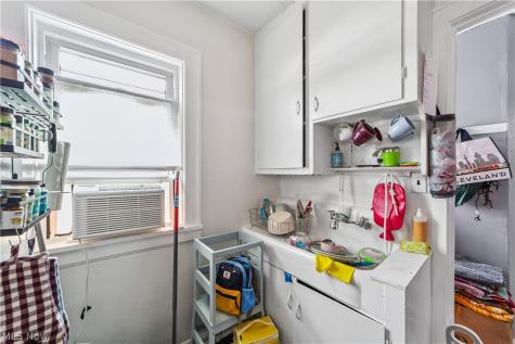 608 E 185th Euclid OH 44119
