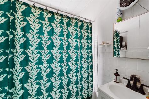 608 E 185th Euclid OH 44119