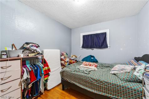 608 E 185th Euclid OH 44119