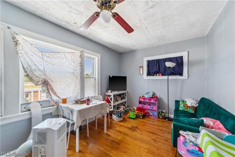 608 E 185th Euclid OH 44119