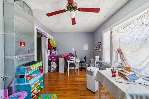 608 E 185th Euclid OH 44119