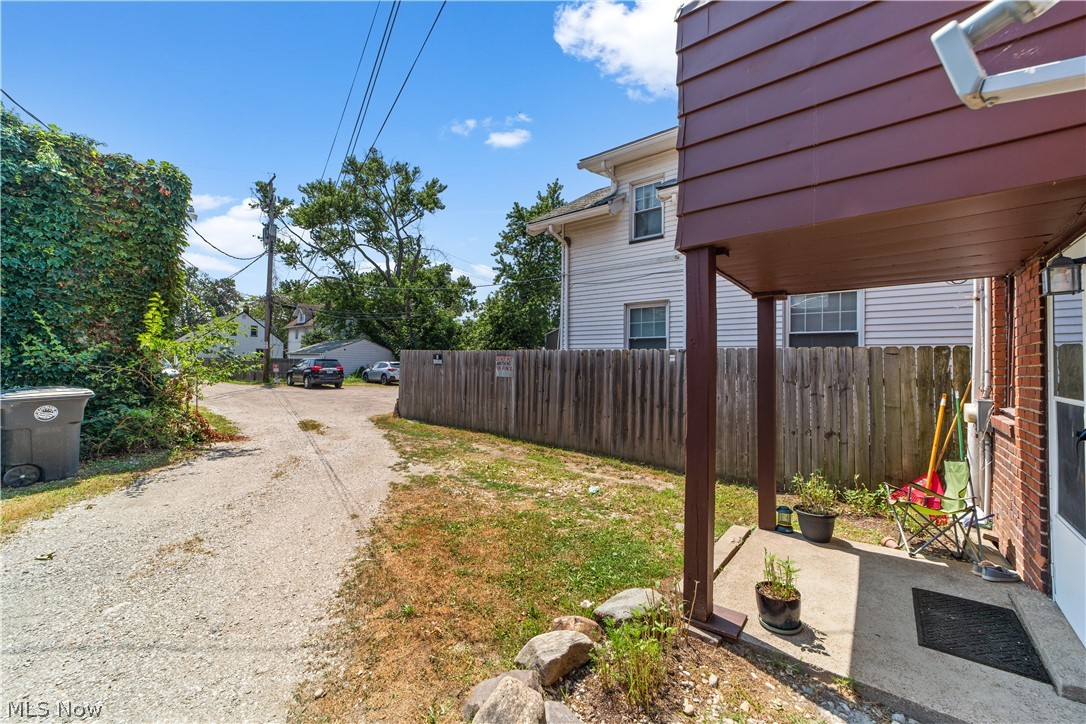608 E 185th Cleveland OH 44119