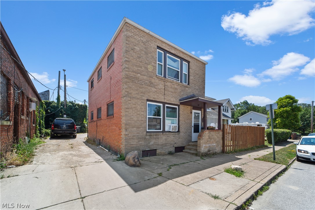 608 E 185th Cleveland OH 44119