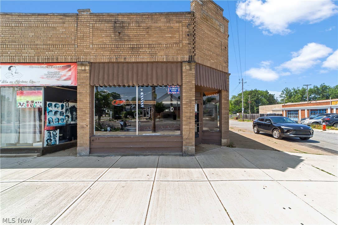 608 E 185th Cleveland OH 44119