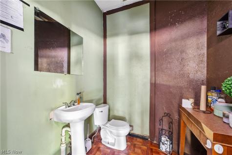 608 E 185th Euclid OH 44119