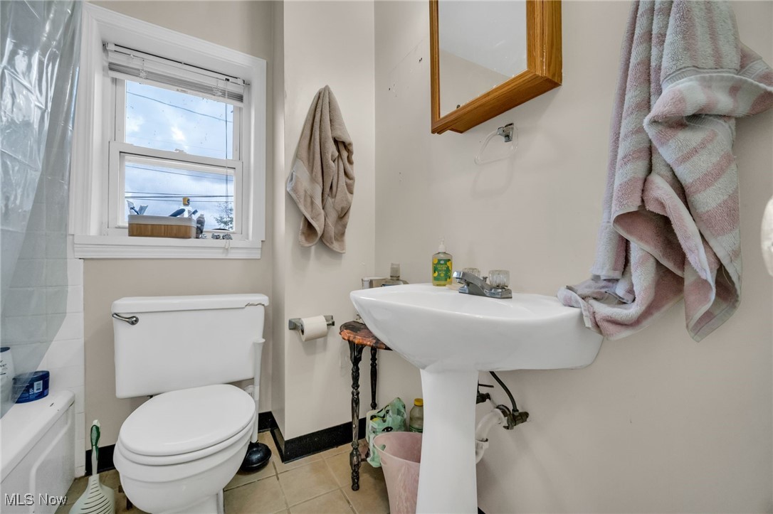 1386 Cranford Avenue Lakewood OH 44107