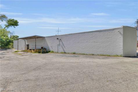 7587-7590 Mentor Avenue Mentor OH 44060