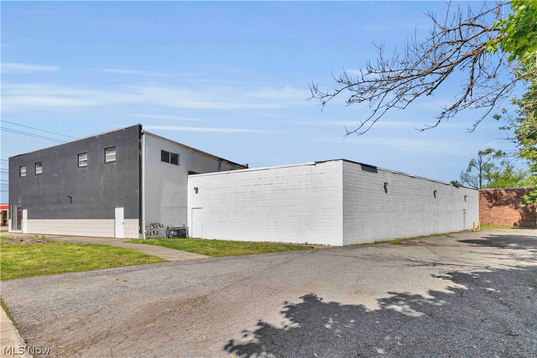 7587-7590 Mentor Avenue Mentor OH 44060