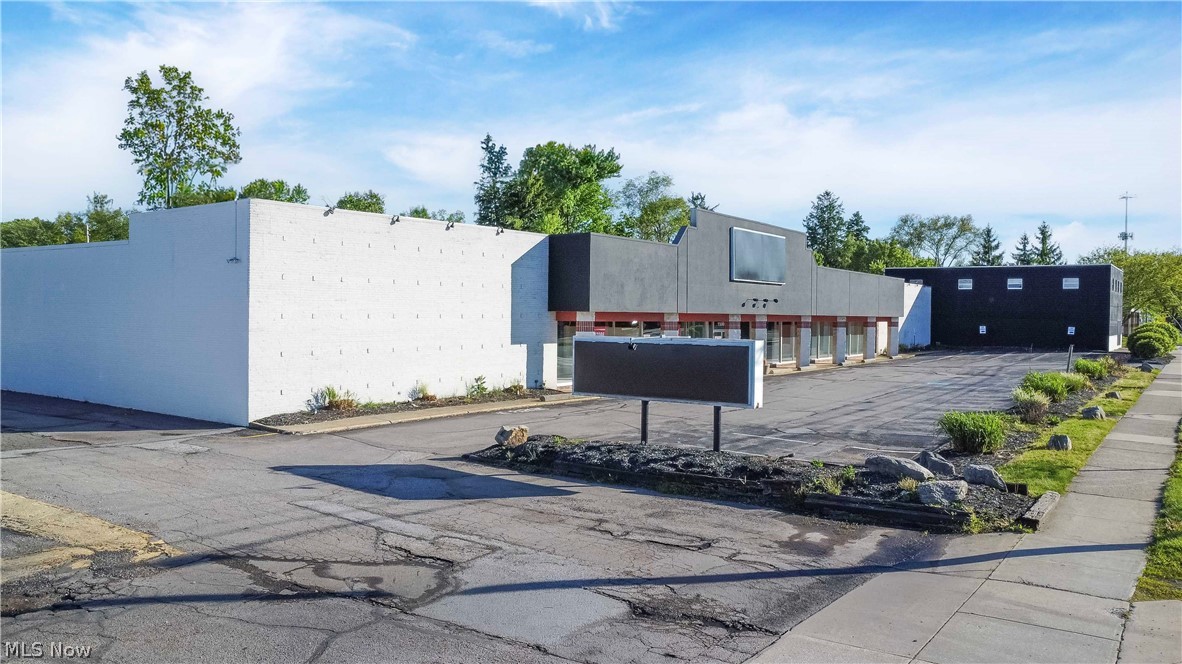 7587-7590 Mentor Avenue Mentor OH 44060