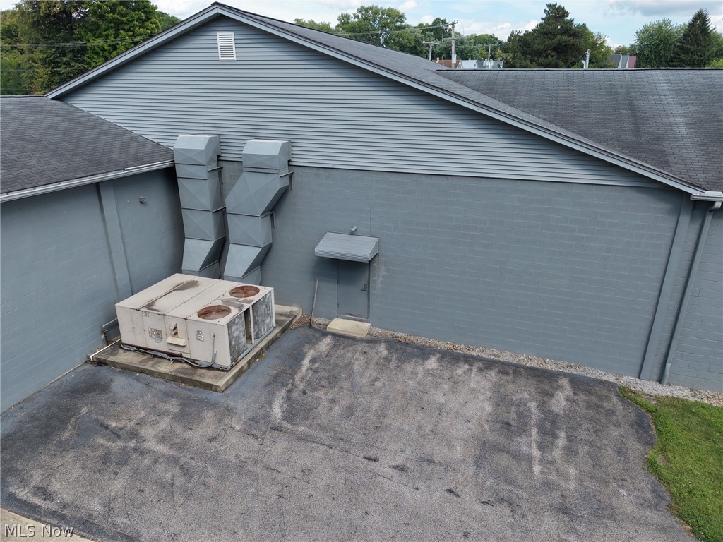 964 N State Street Girard OH 44420
