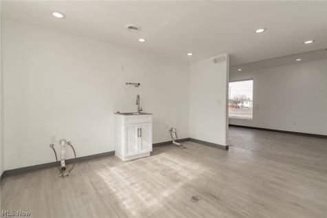 5393 Pearl Road Parma OH 44109